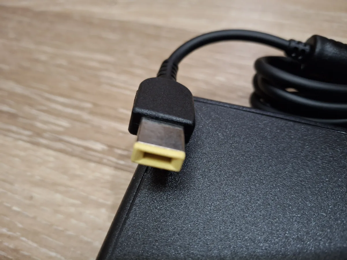lenovo punjac 135w adl135nlc2a adl135ndc3a original novo
